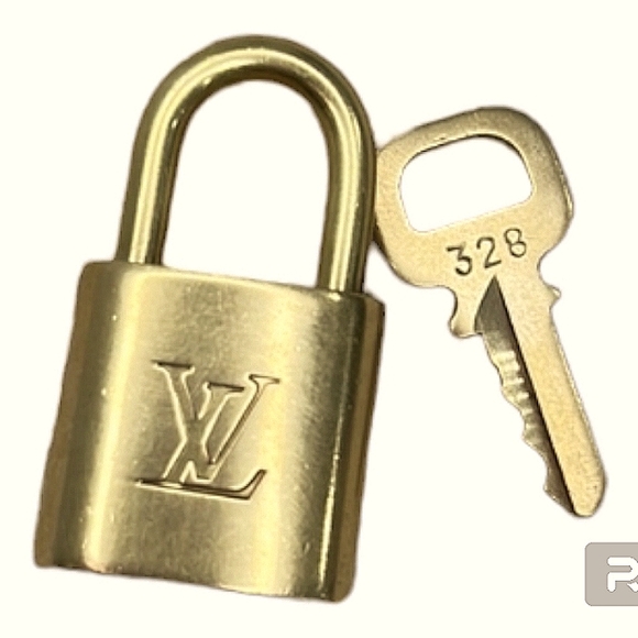 LOUIS VUITTON AUTHENTIC LOCK 🔐 AND KEY 🔑 ✨️🔐328✨️ - Picture 1 of 4